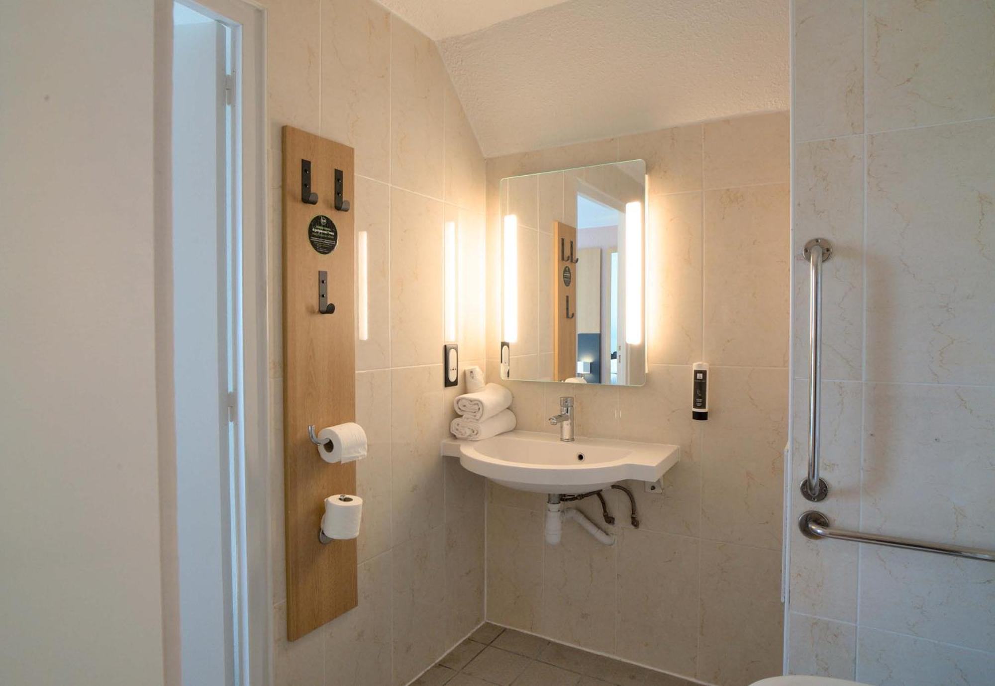 B&B Hotel Dreux Centre Екстер'єр фото